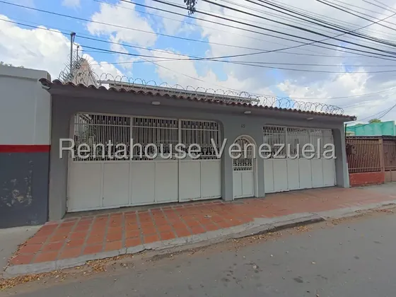 Casa En Venta En Urbanizacion Lourdes Amplios Espacios Estef 25-13114
