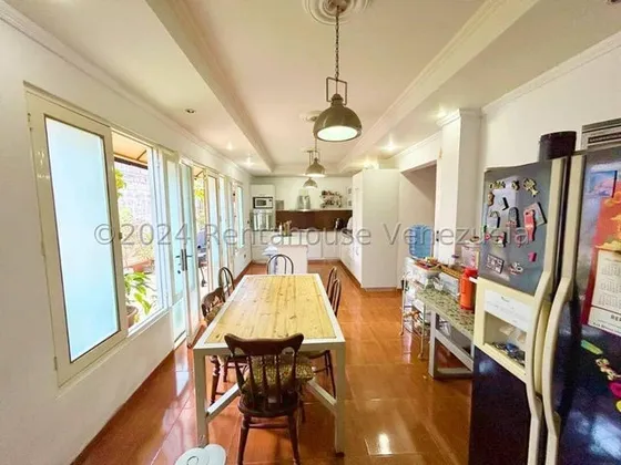 *al/ideal Para Vivienda O Negocio! Amplia Casa Con Ubicación Estratégica En Avenida Principal  En Venta Zona Oeste Barquisimeto  Lara, Venezuela/arnaldo López/ #  25-4460