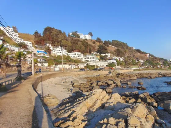Terreno Con Tres Casas En Maitencillo