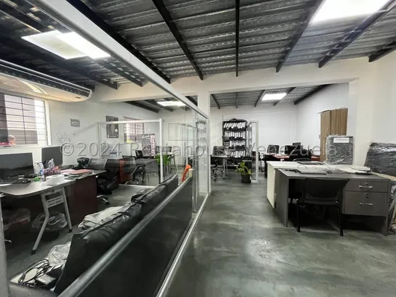 Dennymar, Vende A Precio De Oportunidad, Galpon Con Excelente Distibucion Adicional A Ello Con Local Y Oficinas Ambientado Y Acondicionado Para Dar Continuidad A Tu Actividad Comercial. B54b56