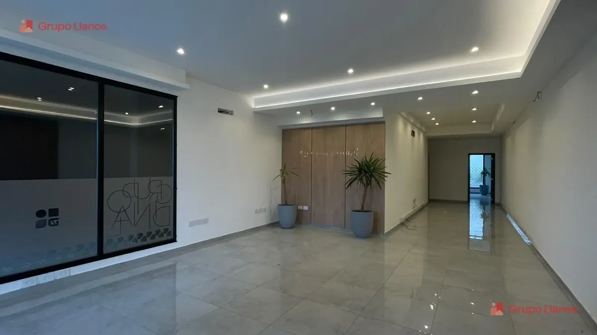 Local En Alquiler En Lujan, Humberto Y San Martin, Con Oficinas Privadas