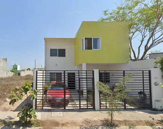 ¡¡¡ Pequeña Casa En Excelente Estado !!!