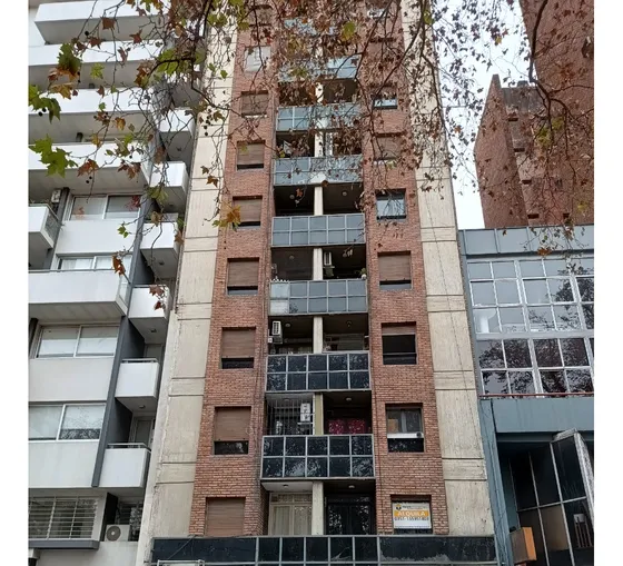 Un Dormitorio - Frente A La Municipalidad - Opcional Cochera