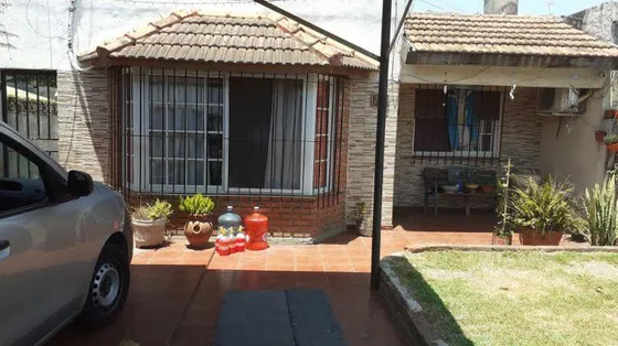 Venta De Casa Para Dos Familias En José Marmol