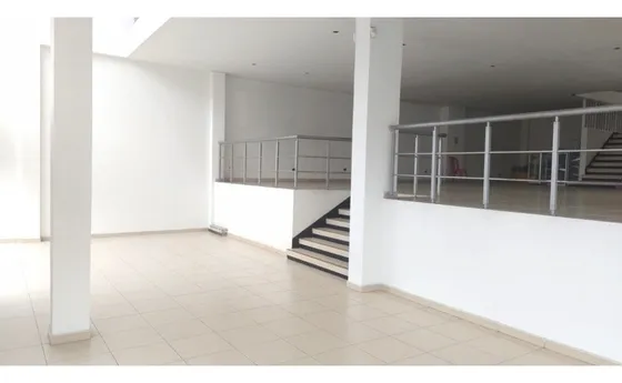Edificio En Arriendo, Zona Comercial, Restrepo