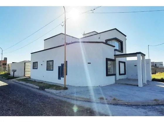 Casa En Venta , Villa Regina.  