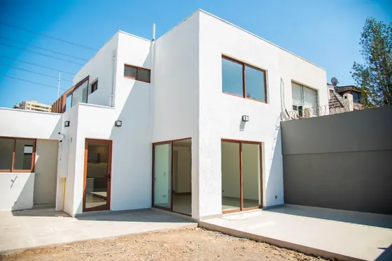 Moderna Casa Remodelada 3d/3b Con Terraza En Las Condes