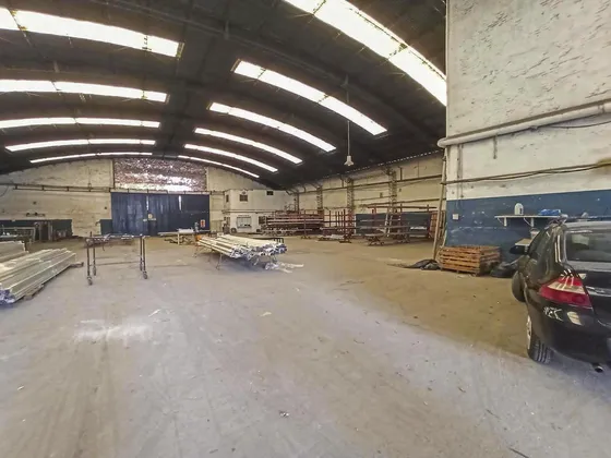 Nava Industrial En Venta - Oficinas - 3 Baños - Cocheras - 2.500mts2 - Rosario
