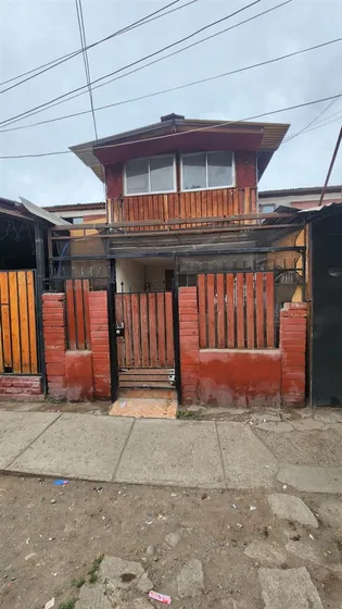 Casa En Venta De 1 Dorm. En Maipú