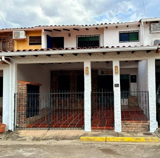 Casa. Machirí. Urbanización Villa Dorada San Cristóbal. /so.