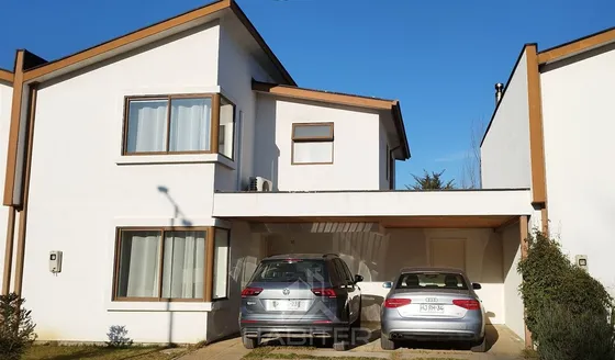 Casa En Venta De 3 Dorm. En Talca