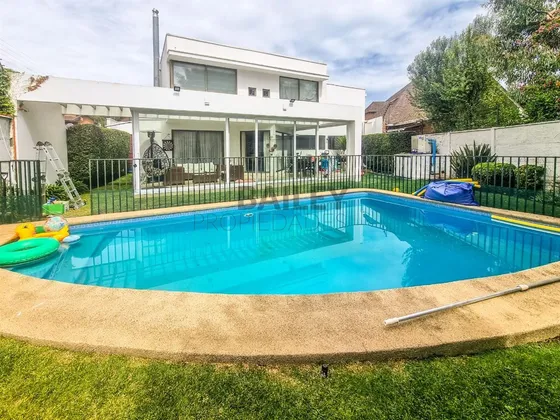 Casa En Arriendo De 4 Dorm. En Concón