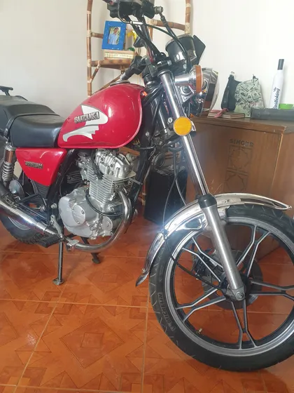 Suzuki Gn 125,roja, Original,muy Bien Tenida,enllantada.