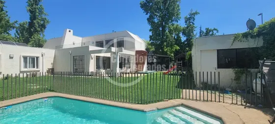 Casa Venta De 8 Dorm. En Las Condes Quinchamalí Oportunidad