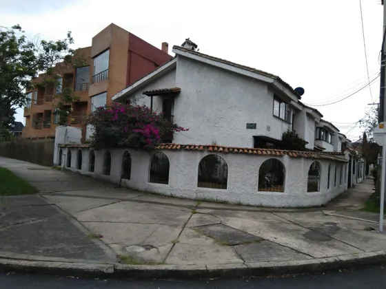 Venta Casa Niza Norte Esquinera, 360 M2