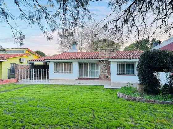 Casa En Venta En Villa Rumipal, A Metros Del Lago | Valle De Calamuchita