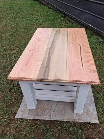 Mesa De Centro Nativa De Pino Oregon Y Laurel