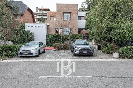 Casa En Venta De 4 Dorm. En Las Condes