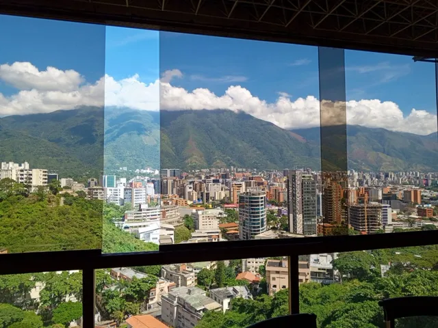 Hermoso Apartamento Con Una Gran Vista Al Avila En Chulavista. (r.o)
