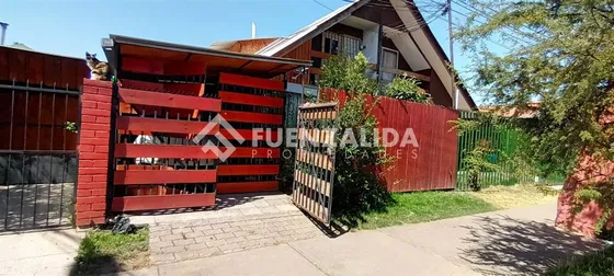 Casa En Venta De 3 Dorm. 2 Baños En La Florida