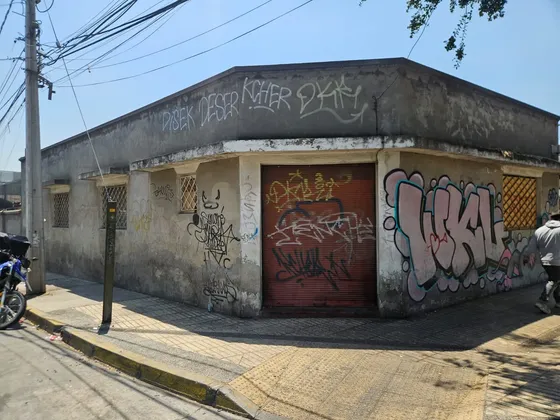Propiedad Esquina En Venta En Recoleta 2dormi+1baño+2localco