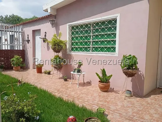 Yolmar Mendoza Vende Cómoda Y Acogedora Casa Al Oeste De Barquisimeto, Ideal Para El Confort Y La Seguridad De Tu Familia. 27-2063