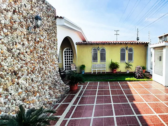 Casa En Casco Central De Punto Fijo   Plc-997