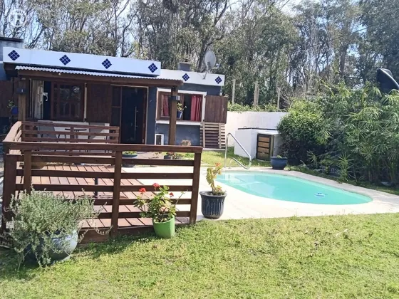 Se Vende Casa Con Piscina A Una Cuadra Del Mar