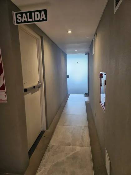 Alquiler  Oficina  De Categoria, Con Opción A Venta. En Parque Patricios.