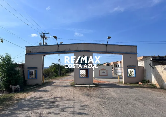 Remax Vende Hermosa Casa Campestre De 406 M2 Y 2700m2 De Terreno En Las Granjas El Tuque
