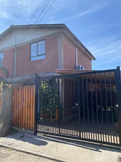 Casa En Venta De 2 Dorm. En El Bosque