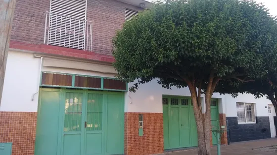 Importante Casa En Venta Con Local Comercial