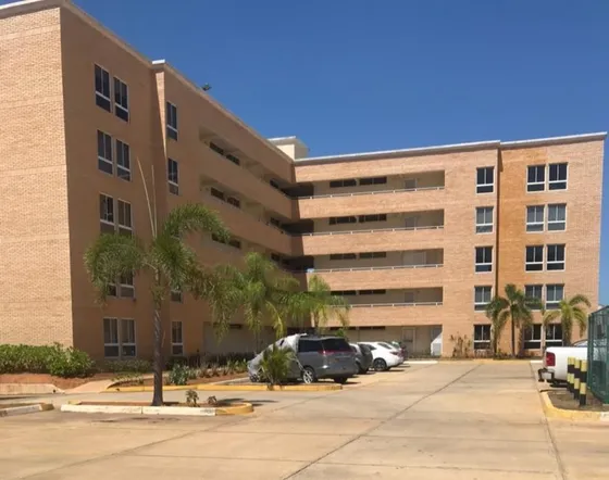 Apartamento Actualizado, Pb, Terraza Y Patio. Sabanamar