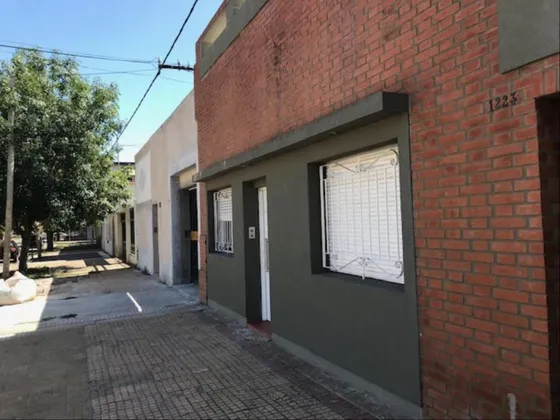 Casa En Alquiler, De Dos  Con Posibilidad De 3 Dormitorios 