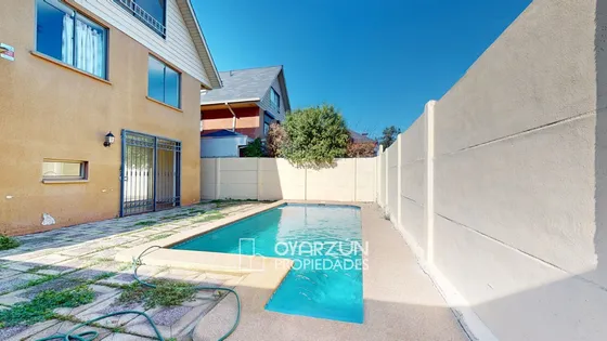 Casa En Condominio De 3 Dormitorios, 3 Baños, Piscina, 2 Est