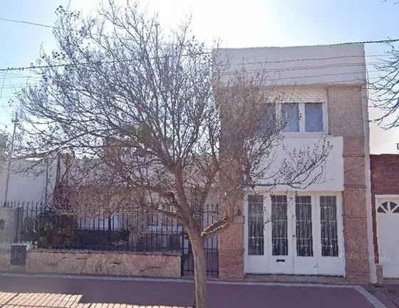 Casa En Venta - 4 Dormitorios 2 Baños - Río Cuarto