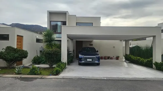 Fantástica Casa En Condominio Con Gran Seguridad Y Vista.