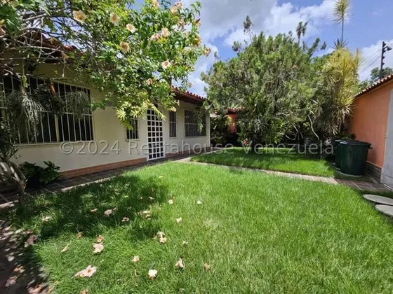 Casa En Venta En Barrio Sucre Con Platanta Electrica De 25 Kv Db 25-1252