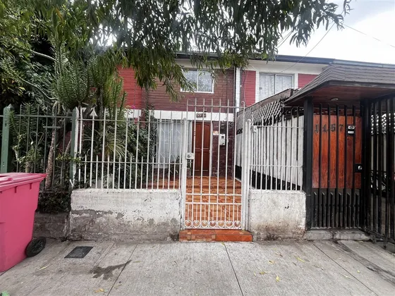 Casa En Venta De 3 Dorm. En Recoleta