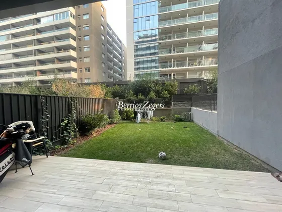 Departamento En Venta De 1 Dorm. 1 Baño Jardín En Las Condes