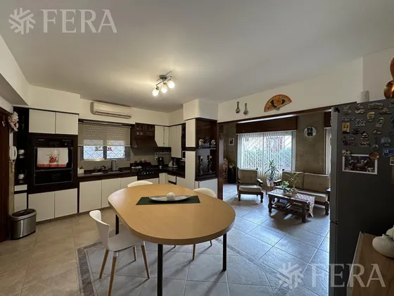 Venta De Casa 3 Ambientes Con Cochera En Villa Dominico