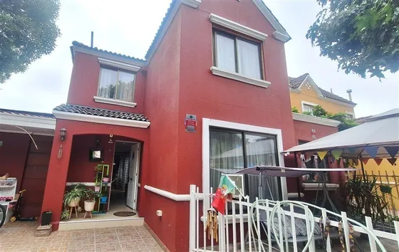 Casa En Venta De 4 Dorm. En Maipú