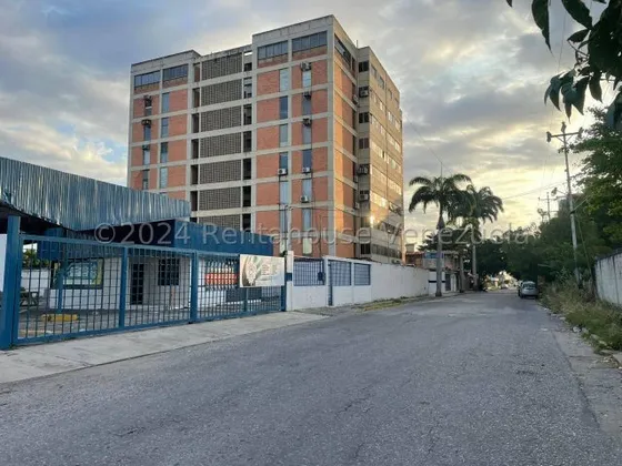 Consultorios En Alquiler En Centro Medico En Barquisimeto  24-19635 Dh
