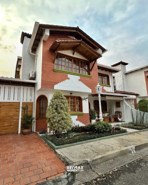 Casa En La Urbanización Trebol Ii, Pueblo Nuevo, Via Poligono De Tiro En Venta / Ym