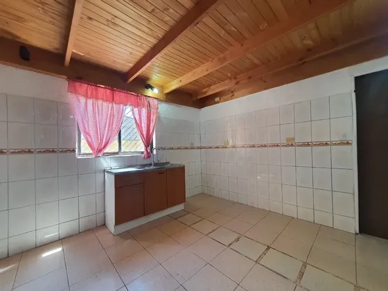 02- Venta Casa Dos Pisos 3d 1b Patio 2 Estacionamientos