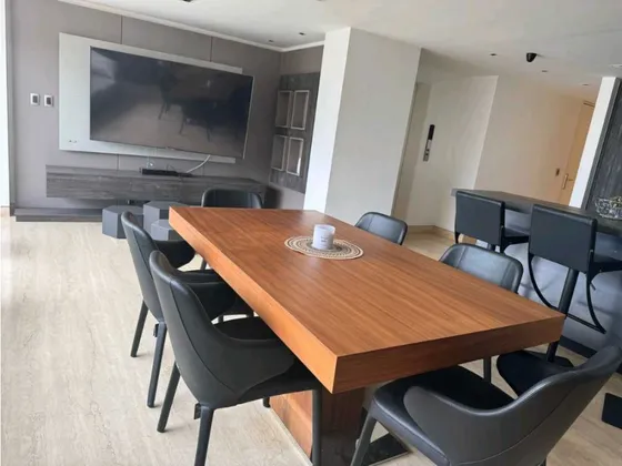 Se Alquila En Lomas De Las Mercedes 2hab 2.5 B Y 4 E