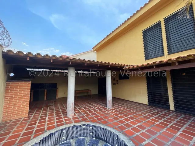 Casa En Venta Andres Bello Amoblada Y Equipada, Las Delicias Maracay. Ljsa 24-24527