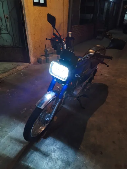 Moto Susuki Ax 100 Color Azul Con Faros Modificamos