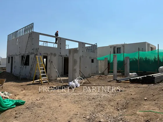 Los Ríos, Casa Moderna, En Construcción