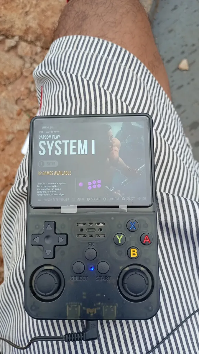 Foto do console portátil R36S